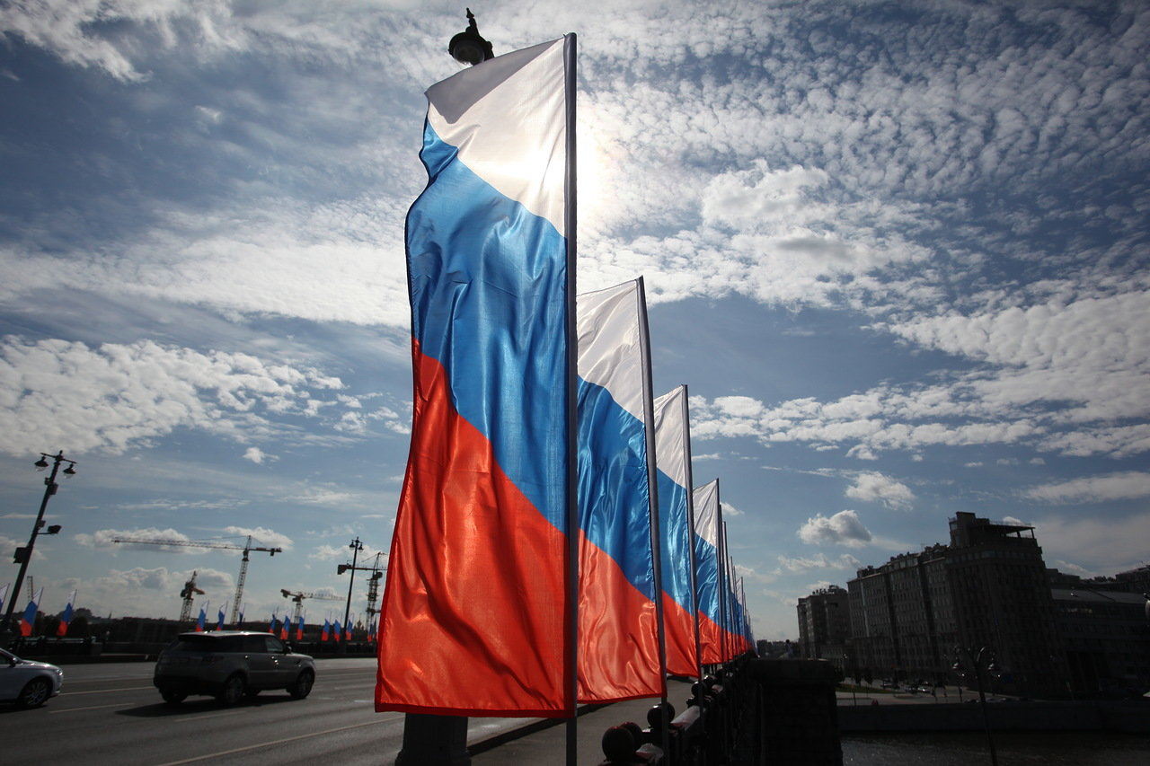 картинка Флаг РФ вертикальный от производственной компании Арт-Текс